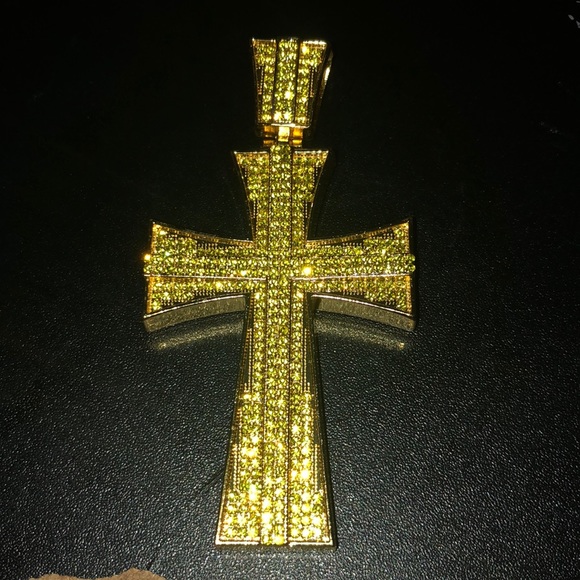Sparkling Gold Cross pendant (Chain Not Included) - Picture 5 of 5